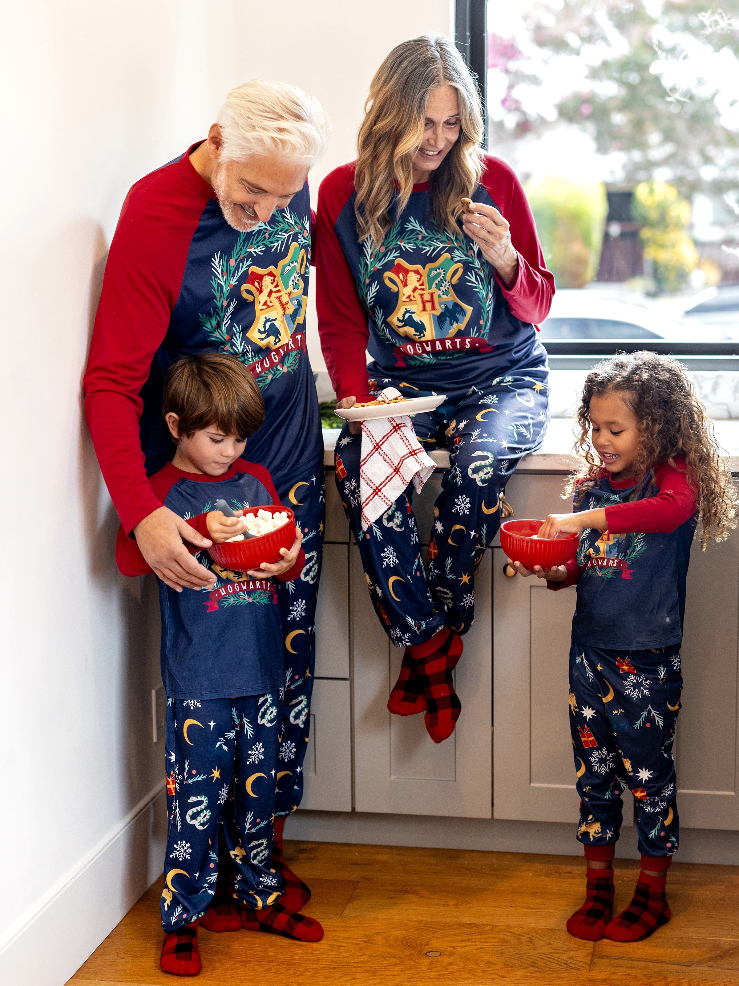 Harry Potter Christmas Family Matching Hogwarts Print Pajamas Sets with Christmas Socks