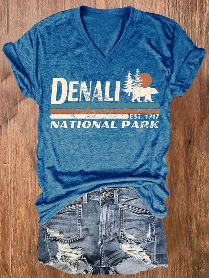 V-neck Retro Denali National Park Alaska Bear Est 1917 Print T-Shirt