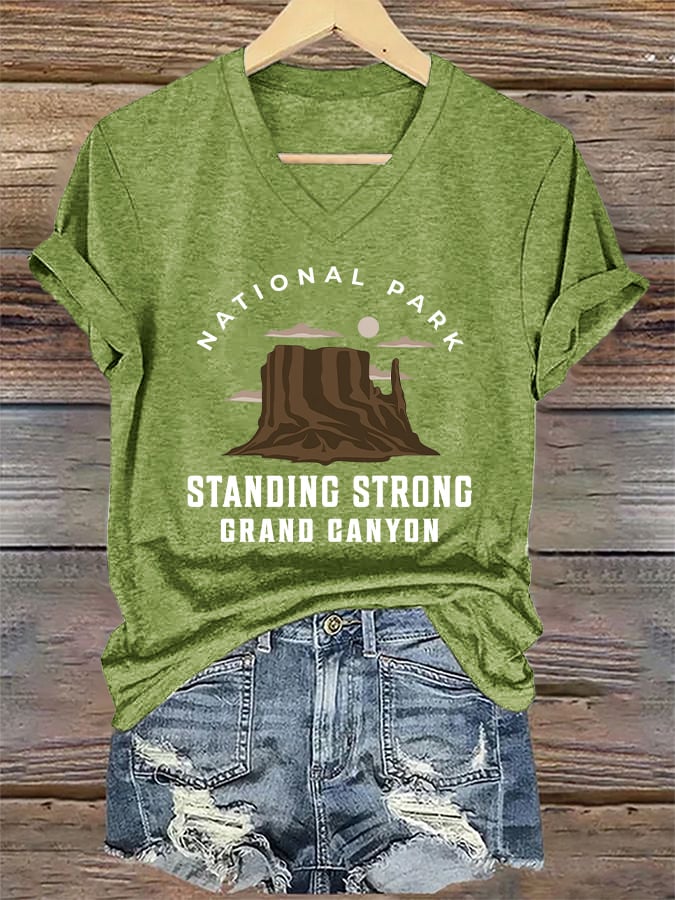 V-Neck Retro Standing Strong Grand Canyon National Park Print T-Shirt