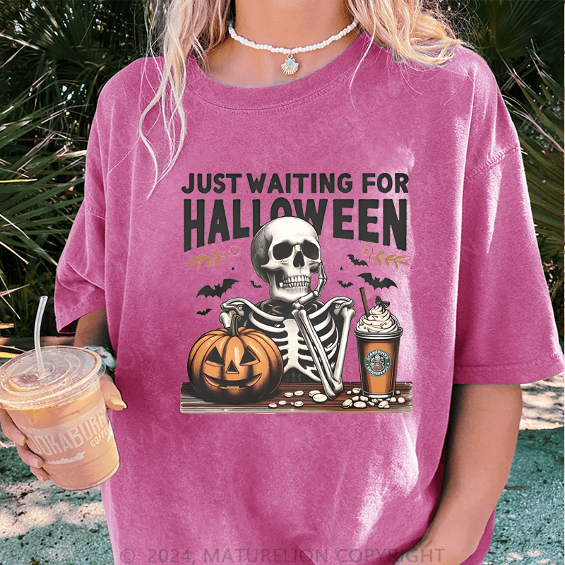Maturelion Halloween Just waiting for Halloween DTG Printing Washed Cotton T-Shirt