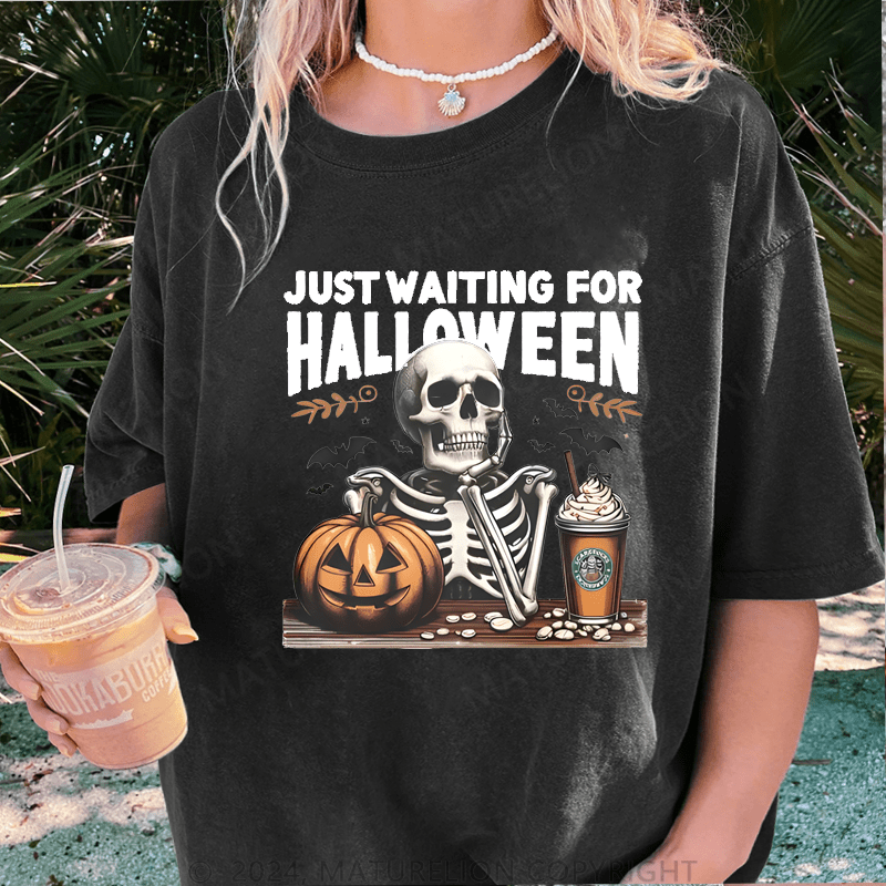 Maturelion Halloween Just waiting for Halloween DTG Printing Washed Cotton T-Shirt