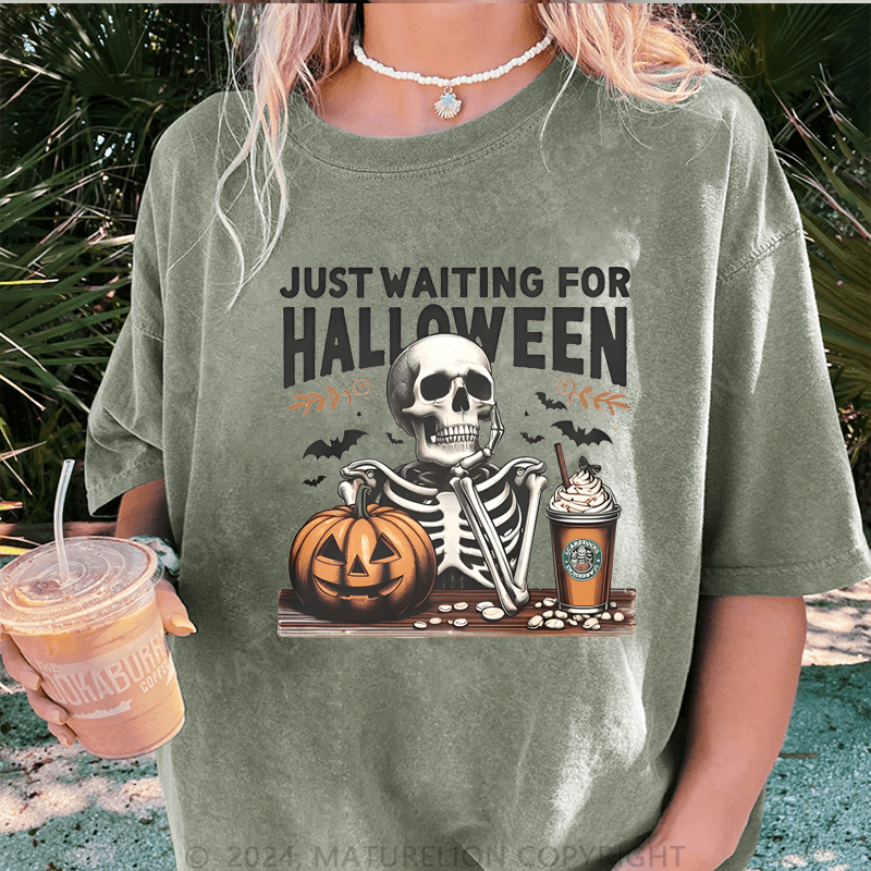 Maturelion Halloween Just waiting for Halloween DTG Printing Washed Cotton T-Shirt