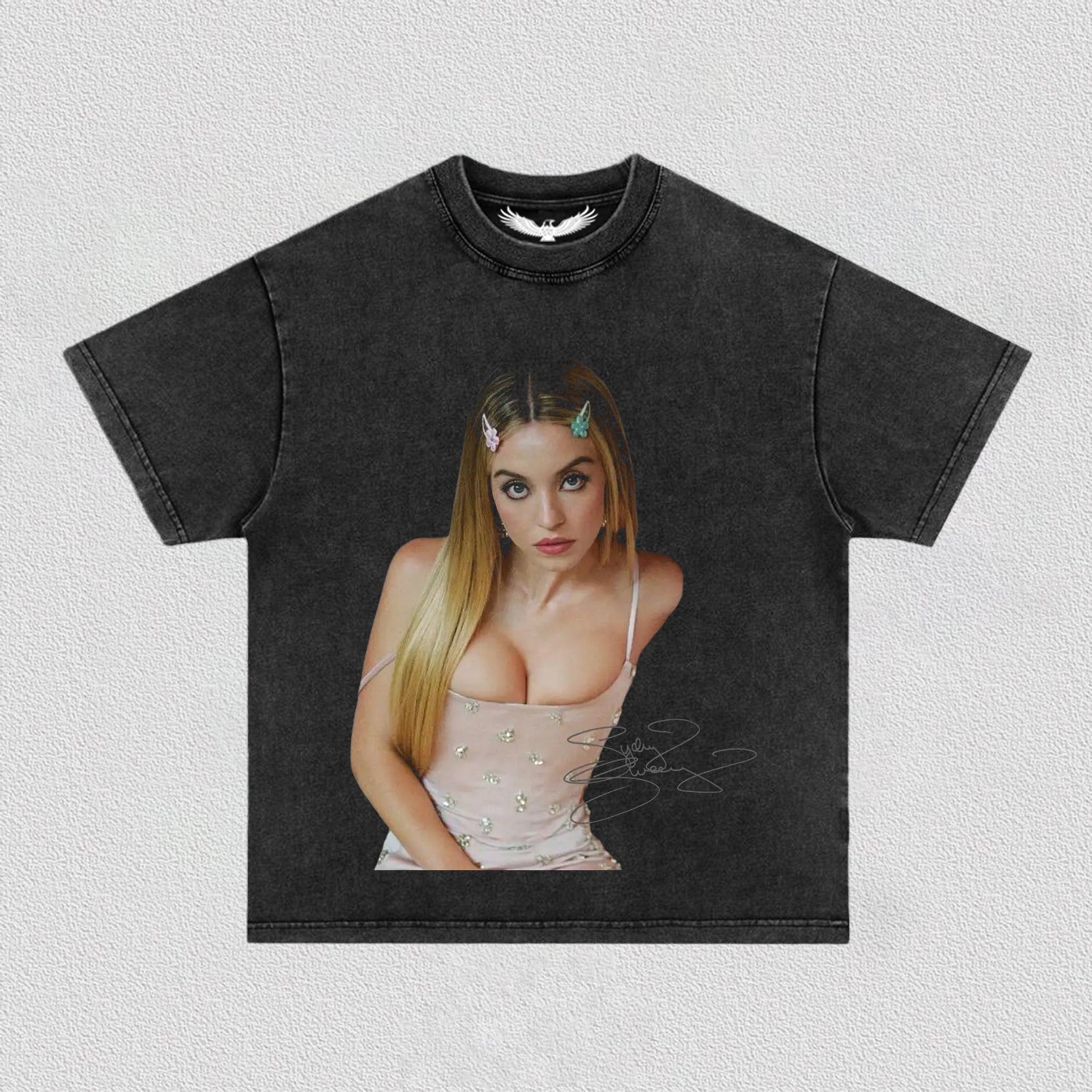 SYDNEY SWEENEY 12.10 TEE
