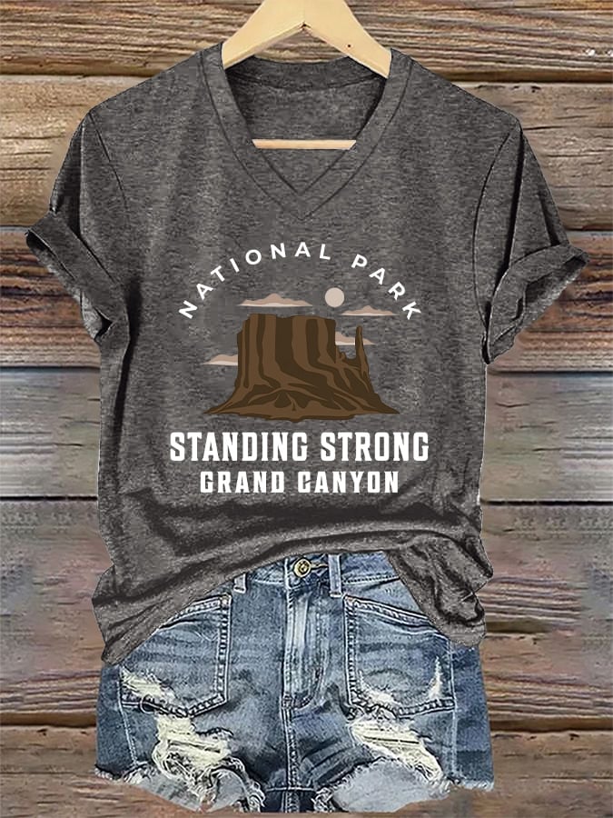 V-Neck Retro Standing Strong Grand Canyon National Park Print T-Shirt