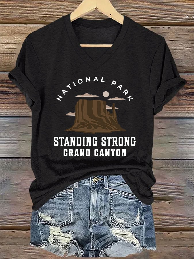 V-Neck Retro Standing Strong Grand Canyon National Park Print T-Shirt