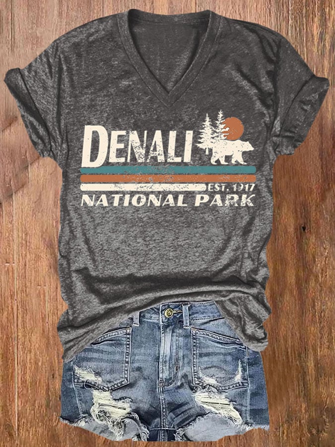 V-neck Retro Denali National Park Alaska Bear Est 1917 Print T-Shirt