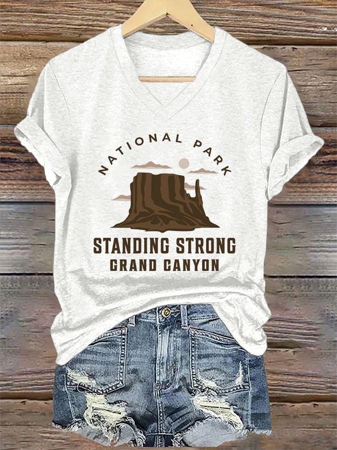 V-Neck Retro Standing Strong Grand Canyon National Park Print T-Shirt