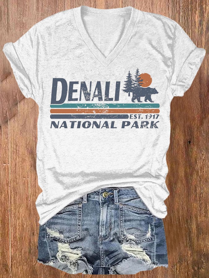 V-neck Retro Denali National Park Alaska Bear Est 1917 Print T-Shirt