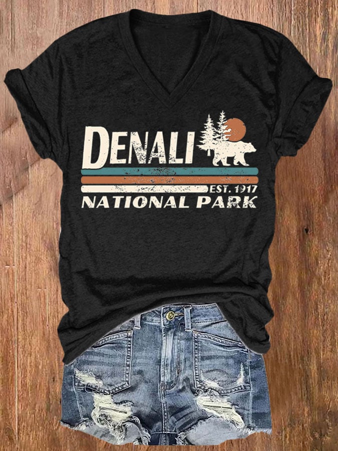 V-neck Retro Denali National Park Alaska Bear Est 1917 Print T-Shirt